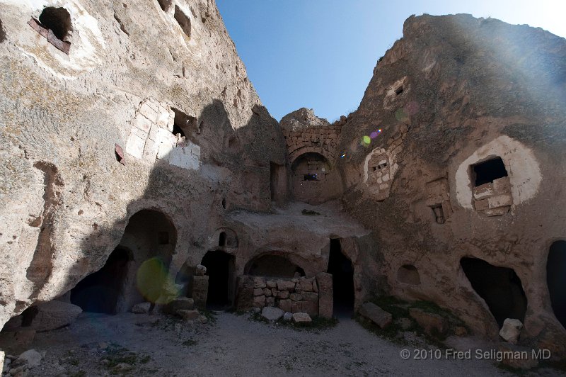 20100406_094929 D3.jpg - One of the cave homes, Sognali valley